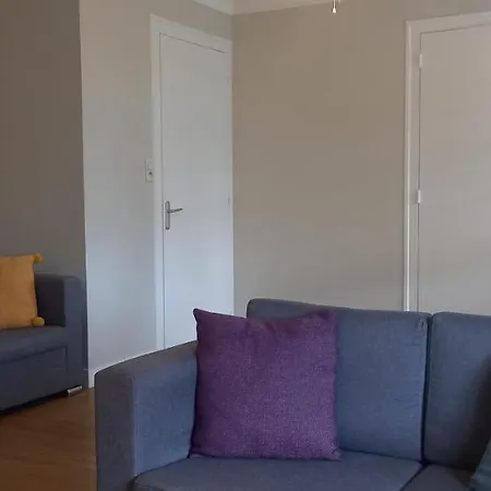 Dom wakacyjny 3-bed House - Sleeps 6 - Garden Balcony Parking