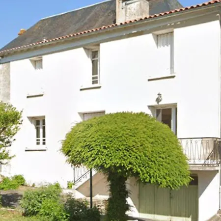 3-bed House - Sleeps 6 - Garden Balcony Parking Dom wakacyjny Château-Garnier