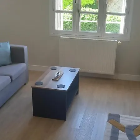 Dom wakacyjny 3-bed House - Sleeps 6 - Garden Balcony Parking *