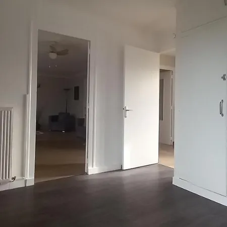 3-bed House - Sleeps 6 - Garden Balcony Parking Дом отдыха *