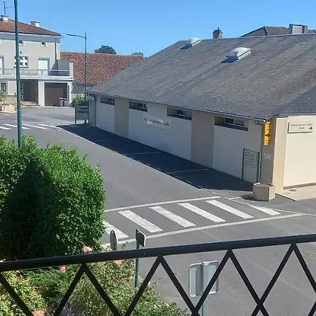 3-bed House - Sleeps 6 - Garden Balcony Parking Château-Garnier