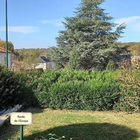 3-bed House - Sleeps 6 - Garden Balcony Parking