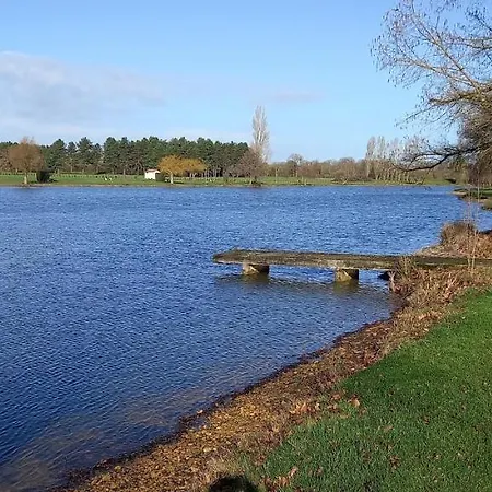 Dom wakacyjny 3-bed House - Sleeps 6 - Garden Balcony Parking