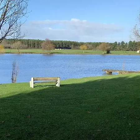 Dom wakacyjny 3-bed House - Sleeps 6 - Garden Balcony Parking *