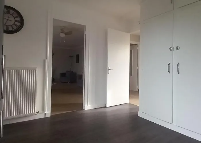 3-bed House - Sleeps 6 - Garden Balcony Parking Σπίτι διακοπών *