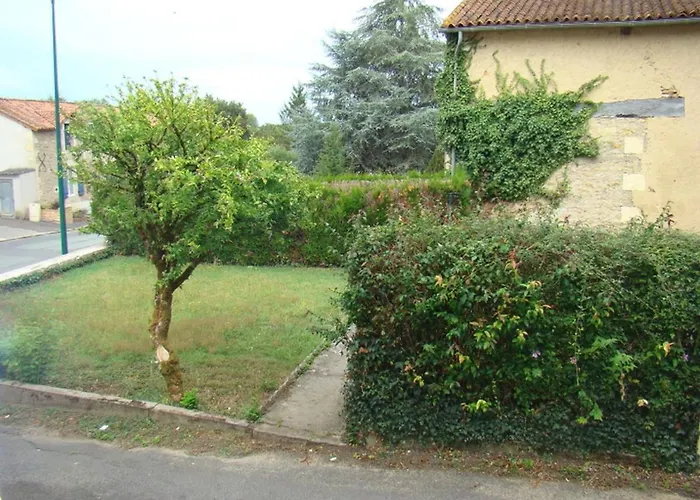 3-bed House - Sleeps 6 - Garden Balcony Parking Σπίτι διακοπών *