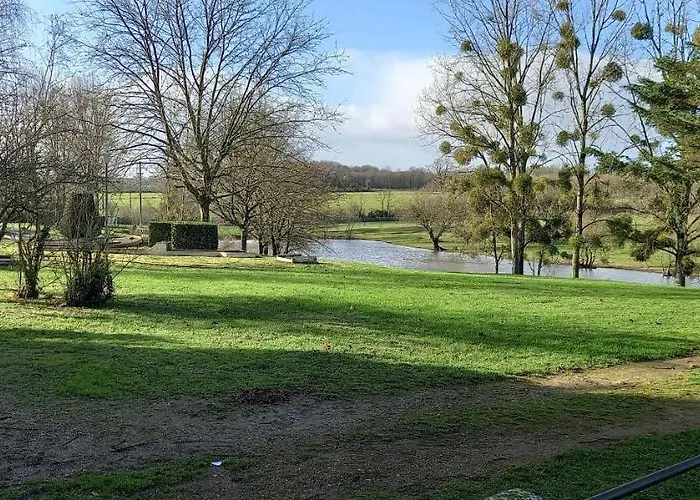 3-bed House - Sleeps 6 - Garden Balcony Parking