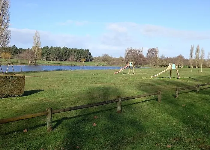 3-bed House - Sleeps 6 - Garden Balcony Parking Σπίτι διακοπών Château-Garnier