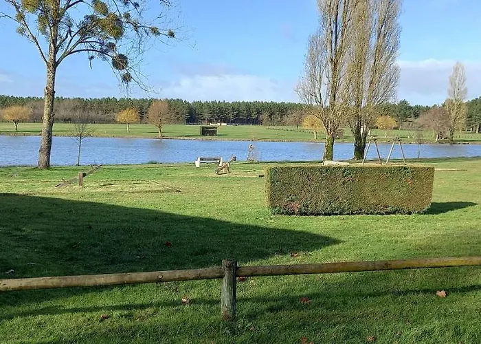 3-bed House - Sleeps 6 - Garden Balcony Parking Σπίτι διακοπών *